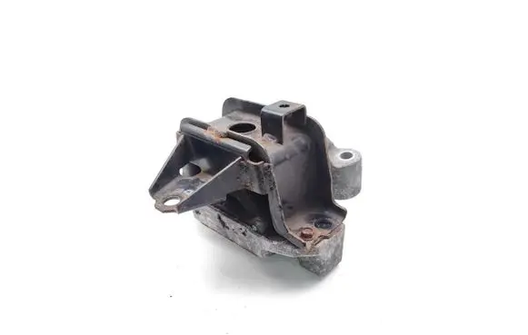 Mitsubishi Outlander Engine mount bracket