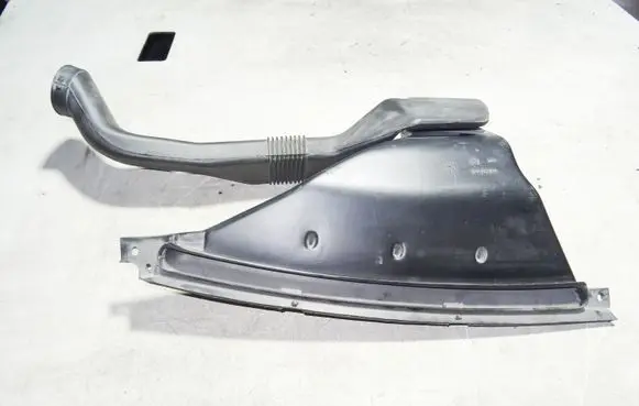 BMW 8 E31 Cabin air duct channel 1940804 1940806 64221940806
