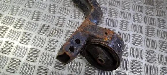 Mitsubishi Galant Engine mount bracket mb436537