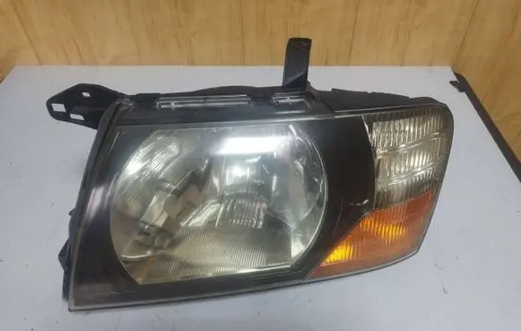 Mitsubishi Pajero Headlight/headlamp 10007419