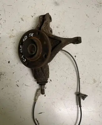 Citroen C4 I Front wheel hub