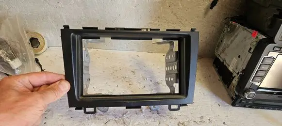 Honda CR-V Radio/GPS head unit trim 39811SWAAO 2DIN