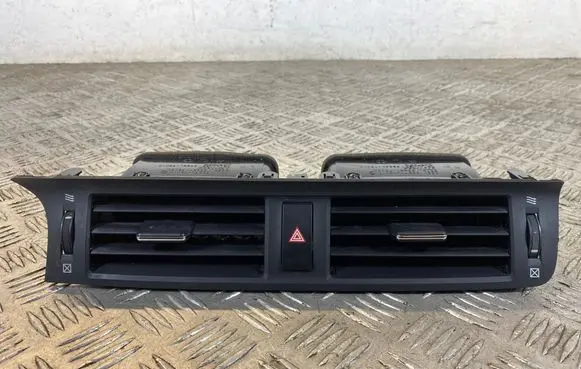 Lexus CT 200H Dash center air vent grill 5567076010 5566176050 5568576010