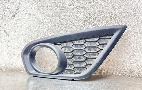 Volvo C30 Front fog light trim/grill 31298171