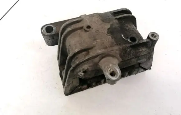 Volkswagen Touran I Engine mount bracket 1K0199262BB