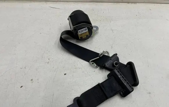 Ford C-MAX I Middle seatbelt (rear) 3m51-r611b68-bf