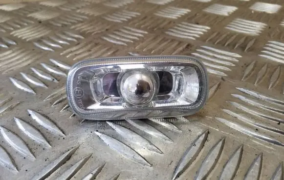 Front fender indicator light