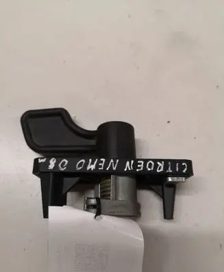 Loading door interior handle