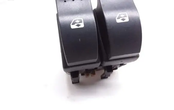 Renault Megane II Electric window control switch 315040A