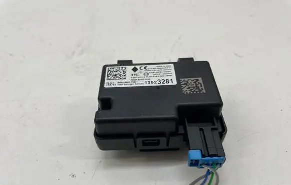 Opel Insignia B Central locking relay 13523281