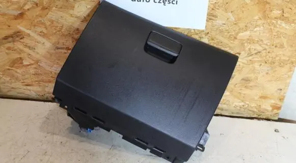Mercedes-Benz A W176 Glove box