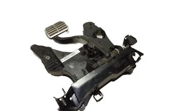 Volkswagen Touareg II Brake pedal 7P0723117B 7P0723031AK