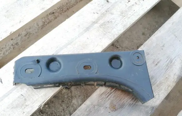 Audi A6 S6 C5 4B Front bumper mounting bracket 4B0807284B