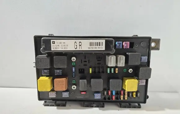 Opel Zafira B Fuse module 13206745 5DK00866832