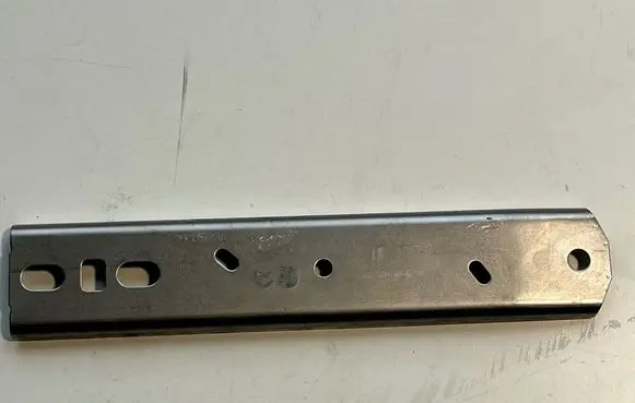 Opel Combo E Front bumper lower grill 9816534480