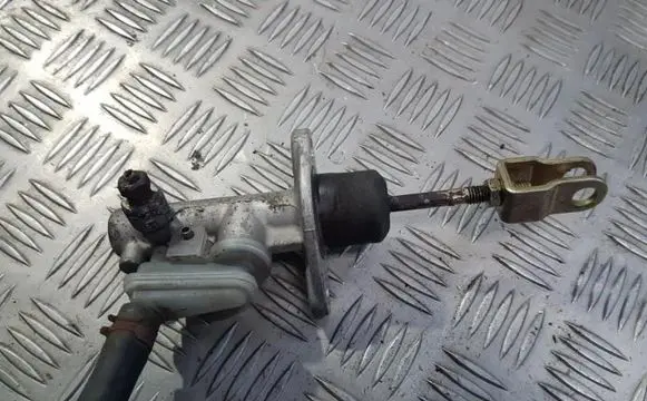 Mitsubishi Space Star Clutch master cylinder
