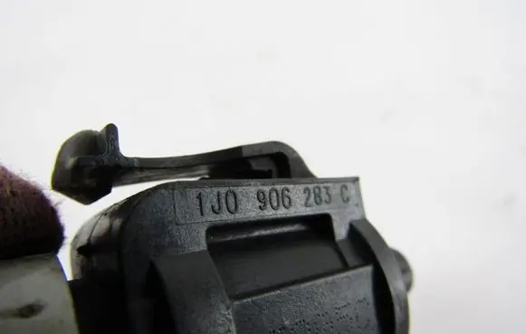 Volkswagen Touareg I Turbo solenoid valve 1j0906283c