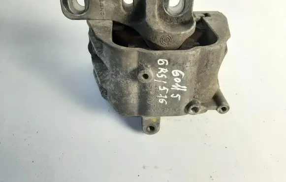 Engine mount bracket