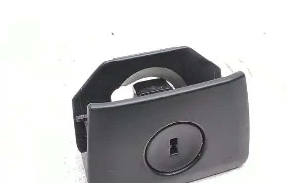 Volvo XC90 Glove box lock 