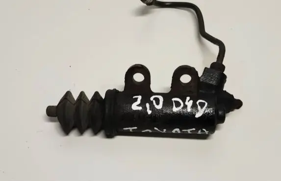 Toyota Avensis T250 Clutch slave cylinder 