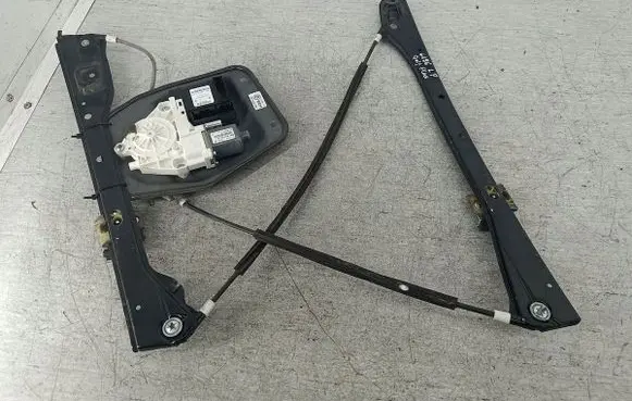 Volkswagen Golf Plus Front door window regulator with motor 