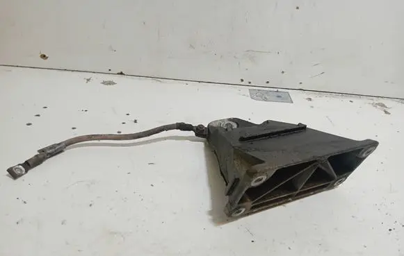 BMW 5 E60 E61 Engine mounting bracket 6761112