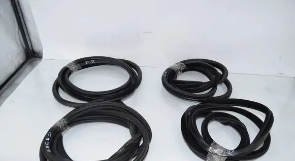 BMW 5 F10 F11 Front door rubber seal 7182269 7199770 7297429