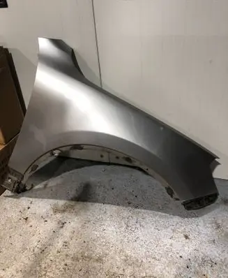 Volkswagen Touareg II Fender