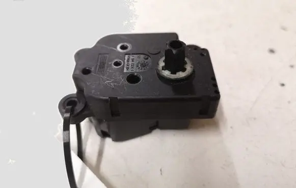 Citroen C5 Air flap motor/actuator P2861001UA31