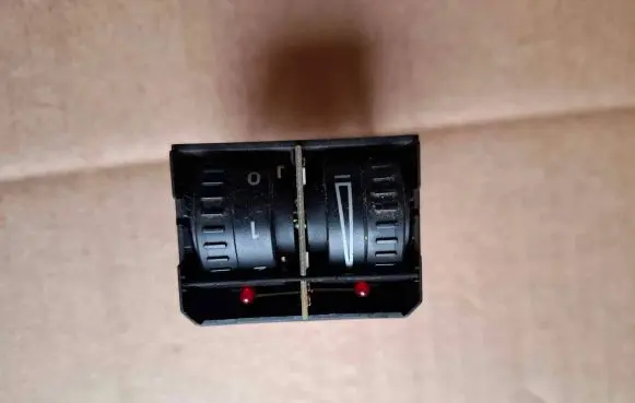 Volkswagen Touran I Light switch 1TO241333