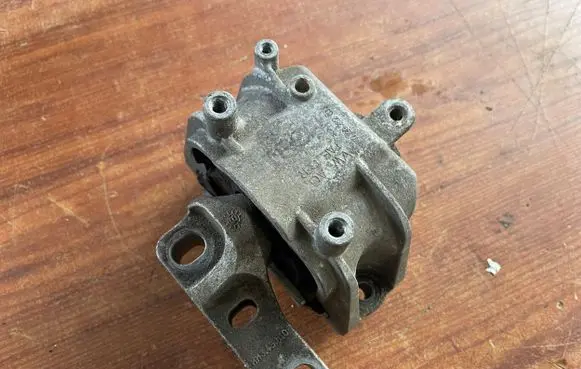 Volkswagen Golf Plus Engine mount bracket 1K0199262CN