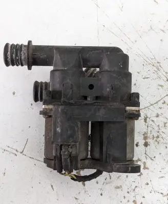 BMW 5 E34 Coolant heater control valve 1147412042 1382299