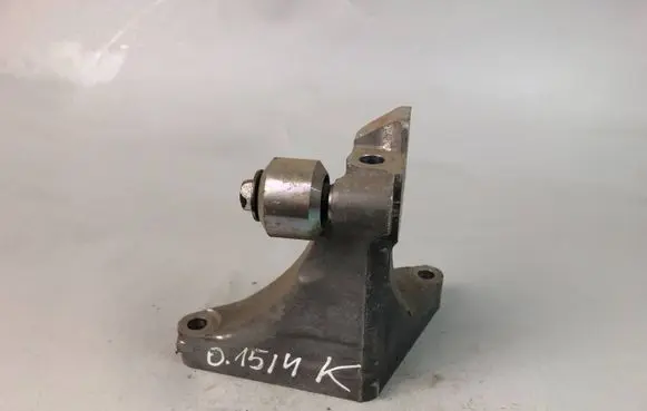 Subaru Outback (BS) Engine mounting bracket