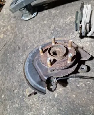 Nissan Juke I F15 Front wheel hub