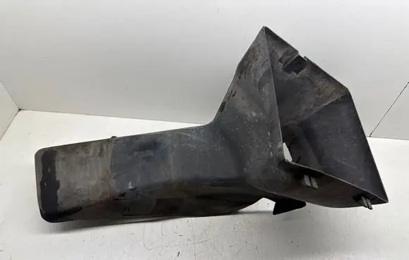 Audi A4 S4 B7 8E 8H Intercooler air channel guide 8E0117335K