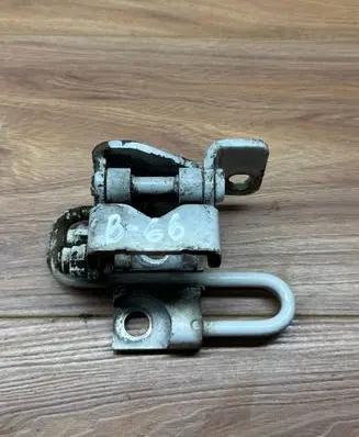 Skoda Octavia Mk2 (1Z) Tailgate hinge 1Z4833412Q A045575