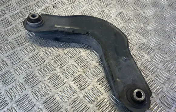 Chrysler Pacifica Rear control arm 68235367A 13217