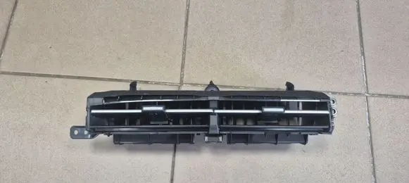 Toyota Prius (XW30) Dash center air vent grill 5567047070 5568747030 5567047120