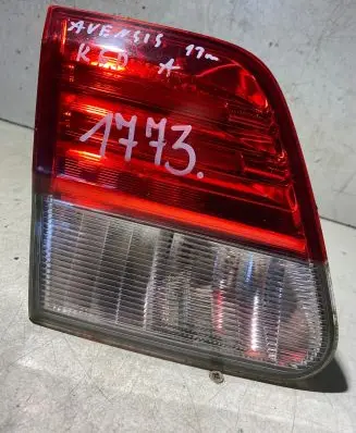 Toyota Avensis T270 Tailgate rear/tail lights R1Y02 0530 15478