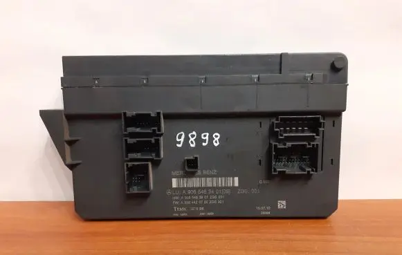 Mercedes-Benz Sprinter W906 Fuse module A9065453801 A9064420700