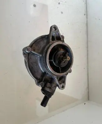 Audi A8 S8 D3 4E Vacuum pump 057145100F 7000130200 03T980113