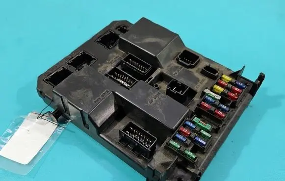 Peugeot 307 Central body control module 9651196880A IMPRK1553342
