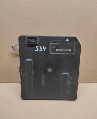 Renault Megane II Fuse module 8200481866