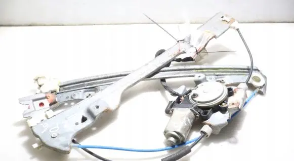 Nissan Altima Front window lifting mechanism without motor