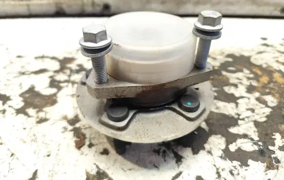 Cadillac CTS Rear wheel hub 6146520015