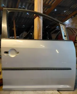 Volkswagen Touran I Front door