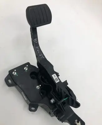 Citroen C4 III e-C4 Brake pedal 9824305280