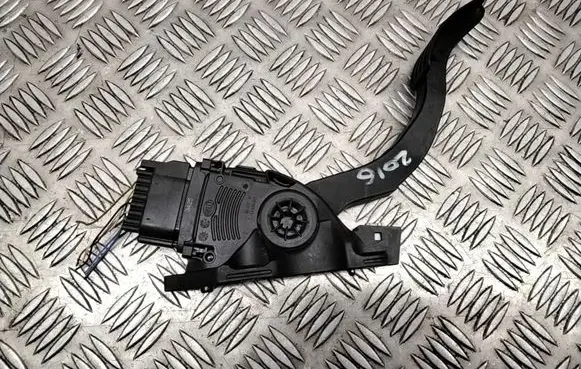 Volvo V70 Accelerator throttle pedal 31329058