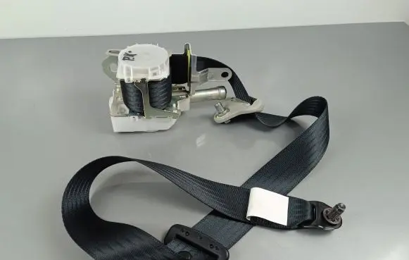 Suzuki SX4 S-Cross Front seatbelt N088701