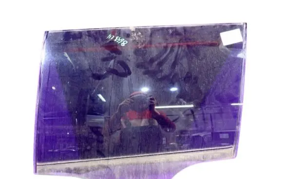 Volkswagen Golf VII Front door window glass four-door 